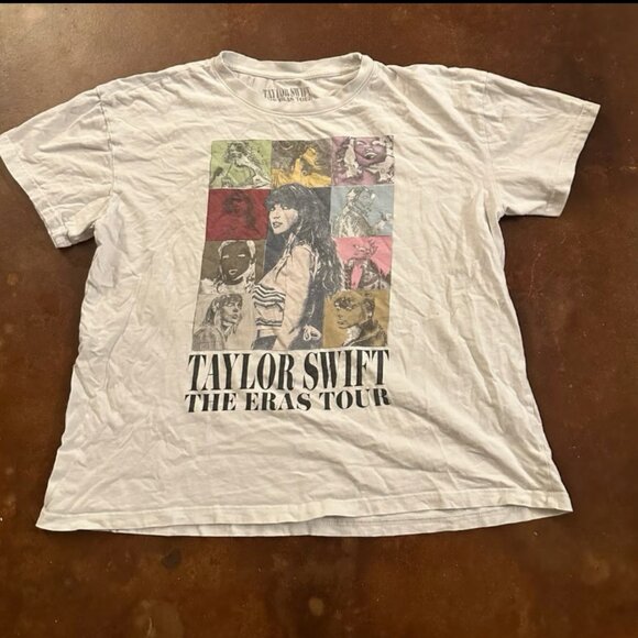 Taylor Swift The Eras Tour 2023 Size L - Picture 1 of 6
